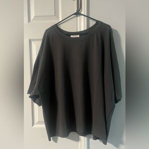 NWOT 3X Zenana Raw Edge Hem Shirt